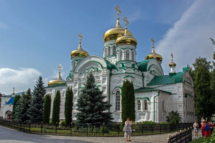 Как живут трудники в монастырях России: быт и правила