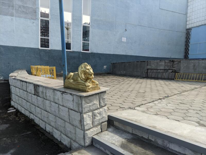 Что за лев этот тигр? Где в Барнауле притаились скульптуры царя зверей