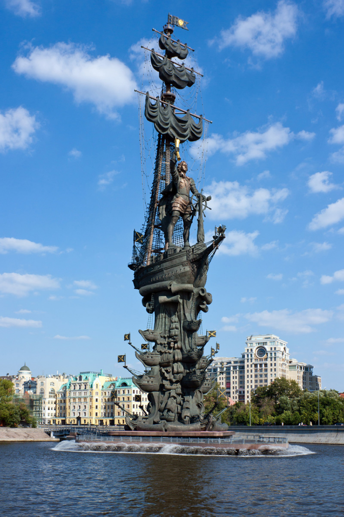 «Патриарх», «Дом-Яйцо», «Наутилус» и памятник Петру Первому — Елизавета Лихачева о «капиталистическом романтизме» Юрия Лужкова