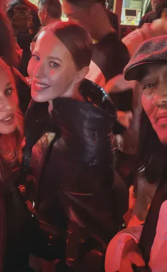 Курс на Восток: Ксения Собчак, Полина Киценко и Аврора Киба проводят время в Китае, а девушка Павла Дурова посетила Токио