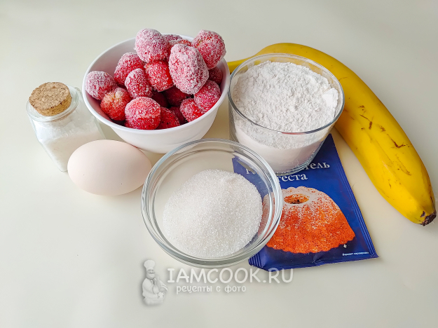 Венские вафли с бананом и клубникой