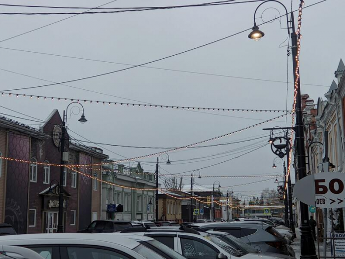 Барнаул сияет: на улице Льва Толстого завершается монтаж светового потолка