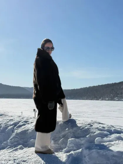 Карнавалы, Байкал и много бикини: как и где отдыхают Виктория Исакова, Юлия Вавилова, Аврора Киба и Надежда Оболенцева