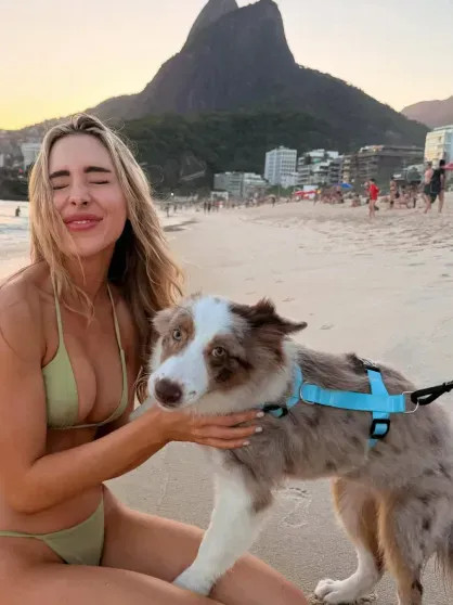 Карнавалы, Байкал и много бикини: как и где отдыхают Виктория Исакова, Юлия Вавилова, Аврора Киба и Надежда Оболенцева