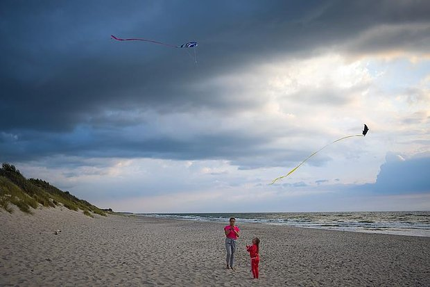 Куда поехать на море с детьми в 2026 году: 11 направлений и курортов для недорогого отдыха