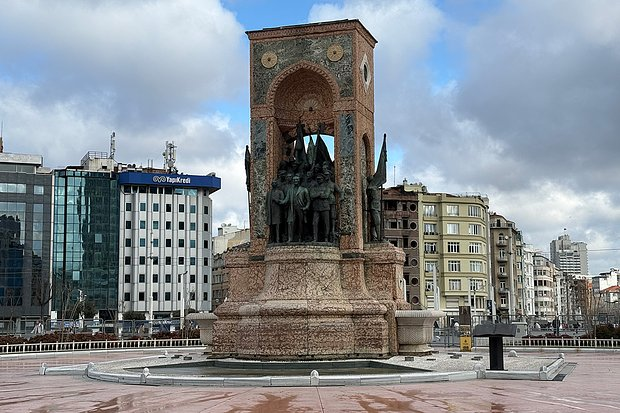 Постучись в его дверь. Как провести незабываемые выходные в турецком городе, который заменил россиянам Париж и Дубай