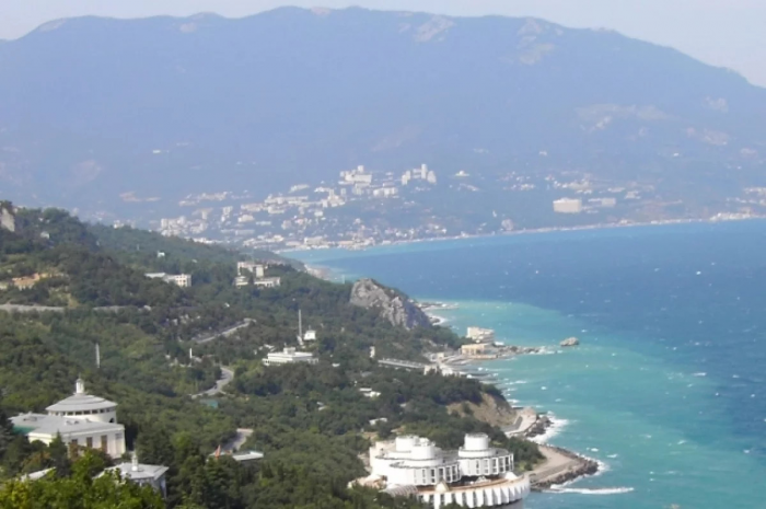 ЧС в Крыму: новая атака, очереди на мосту, жара, туристы, бензин