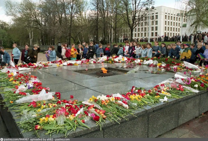 Вечный огонь. Как неугасающее пламя стало символом памяти о Великой Отечественной войне