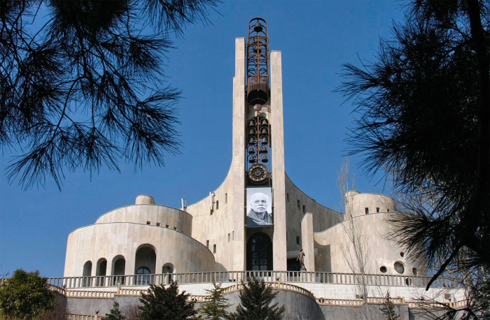 Грандиозным наследием СССР в Грузии завладел олигарх: вот как он использовал культовое здание