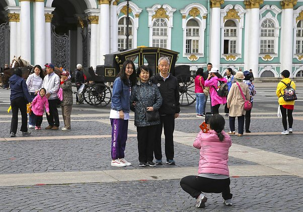 «Худшие туристы в истории». Россия отменила визы для китайцев. Почему в мире не любят путешественников из этой страны?