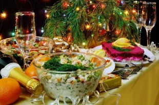 Под оливье и селёдку. Чем запивать блюда новогоднего стола