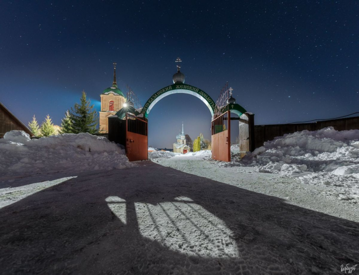 Тульский фотограф представил кадры ночных храмов Колюпаново