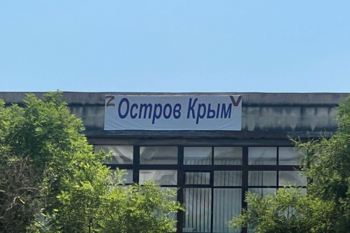 Как Крым переживает это лето. «Что нам война, жизнь — это счастье»