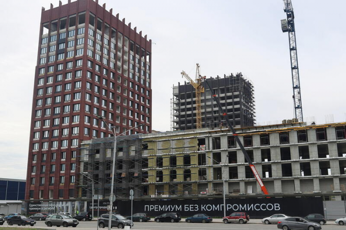 Кирпичный ритм и Барнаул с высоты. Как сейчас выглядит масштабная стройка "Сахаров Парка"