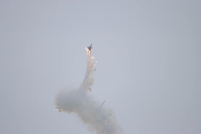 Рев моторов и искры в небе. "Русские витязи" показали грандиозное авиашоу над Обью