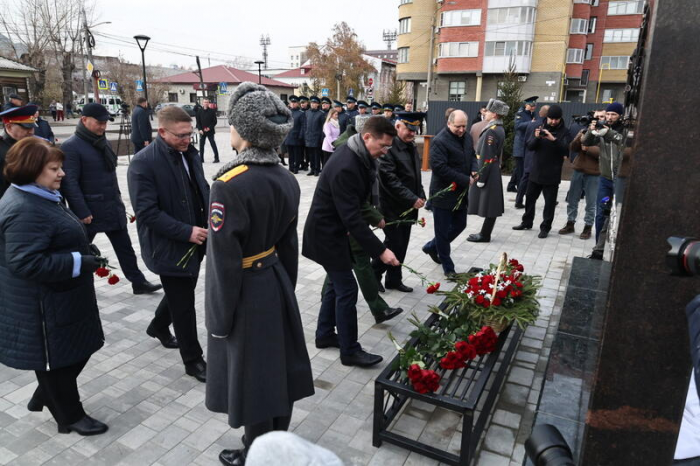 В Барнауле открыли первый в России памятник судебным приставам. Фото