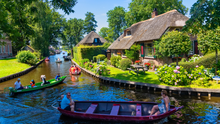 Пешком, на лодке или на осле: 9 мест, где нельзя ездить на машине