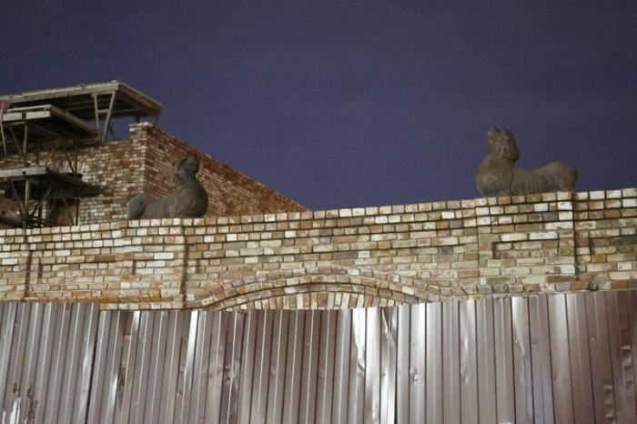 Знаменитые чугунные львы вернулись на фасад универмага дома купцов Суховых в Барнауле