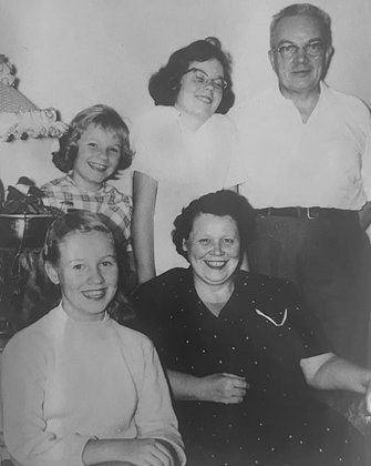 Сын пропавшей Ирины Усольцевой уверен, что исчезнувшая в тайге семья жива. Как по всему миру загадочно пропадают люди?