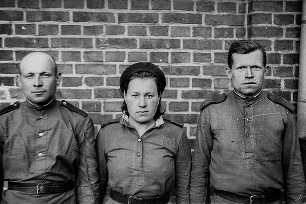 «Господин Сталин победил, я иду домой» Конец войны глазами красноармейца с трофейной немецкой камерой