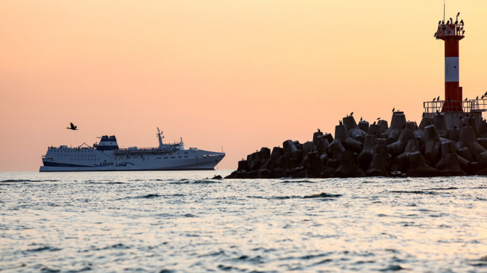 Парому из Турции спустя почти три дня не разрешили зайти в порт Сочи