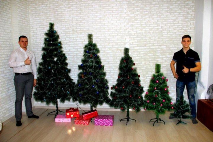 Как выглядели домашние новогодние елки в России 1990-х годов (ностальгическая и местами смешная фотоподборка)