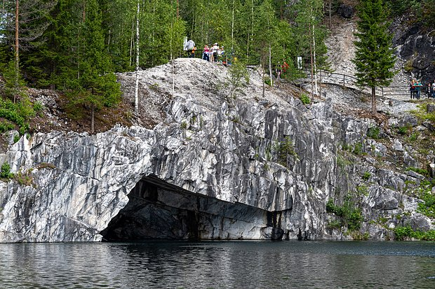 Куда поехать в бархатный сезон 2026 года в России? Лучшие направления для отдыха на море и не только
