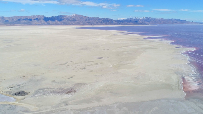 Самое соленое озеро мира находится в России, но местные обходят его за километр.