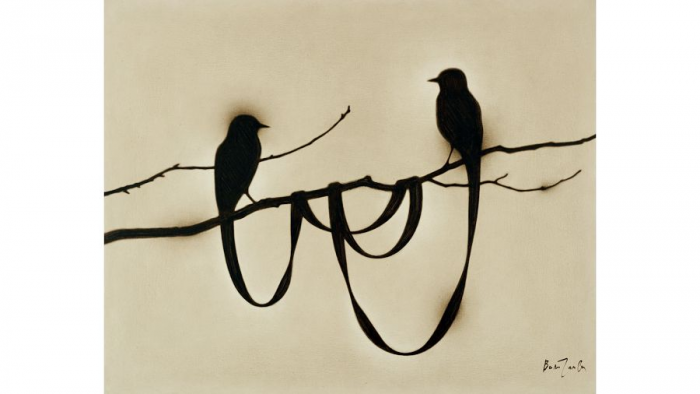 Столбы в валенках, луна боком и ржавые домики: Ринат Волигамси на «Винзаводе»