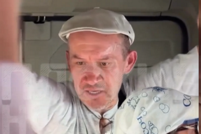 "Ты вообще что ли овца, еб**ь?! Недо*баная, бл*ть!"