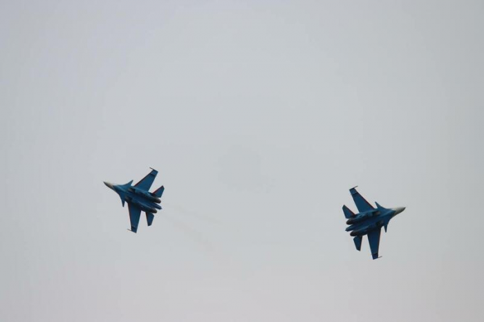 Рев моторов и искры в небе. "Русские витязи" показали грандиозное авиашоу над Обью