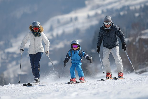 Как интересно провести новогодние каникулы с ребенком: топ-35 идей, чем заняться зимой на улице и дома