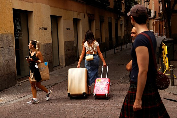 «Это сущий ад, пусть убираются домой». Почему европейцы возненавидели туристов и грозят им насилием?