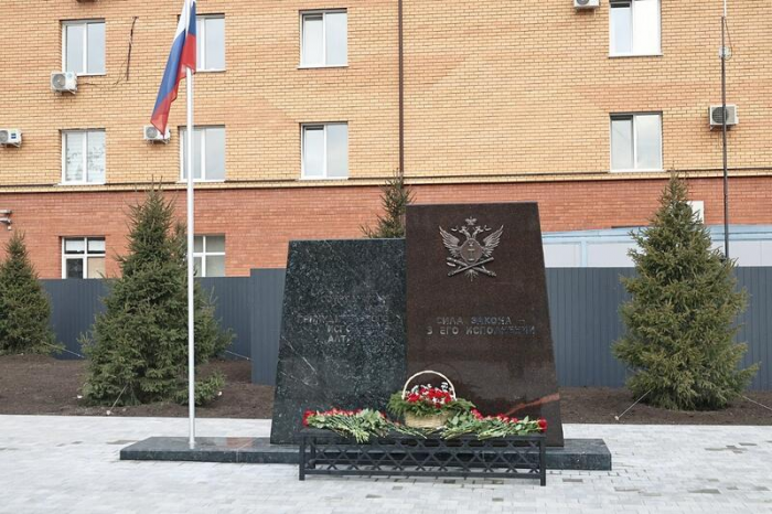 В Барнауле открыли первый в России памятник судебным приставам. Фото