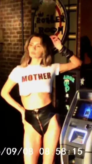 "Русская мошенница" Анна Делви снялась для ... в образе доминатрикс