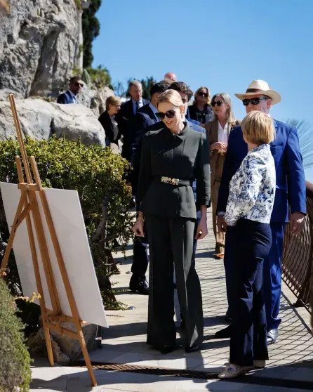 Княгиня Монако Шарлен, князь Альбер II и принцесса Каролина посетили Экзотический сад в Монако