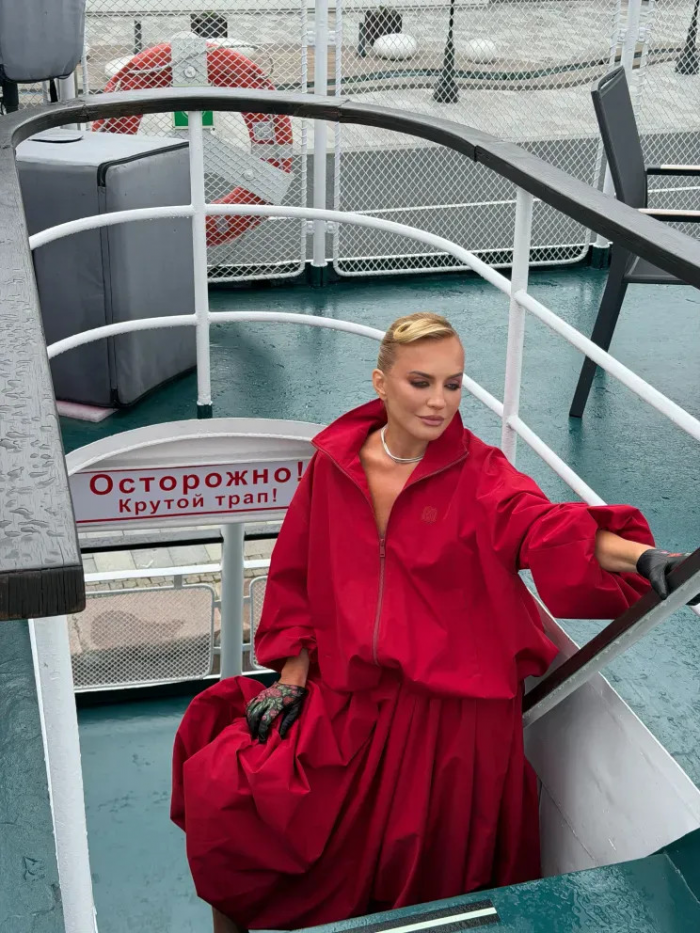 Виктория Шелягова показала, как проводит время в "императорском круизе" по России