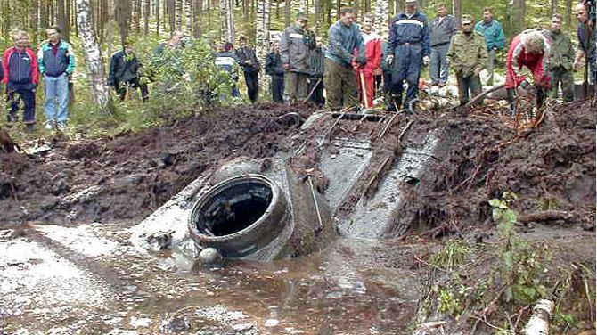 Парень заметил что-то в озере, но когда они подошли ближе…