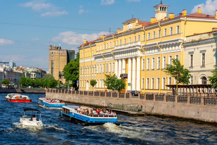 Поцелуев мост в Санкт-Петербурге: где находится и чем известен