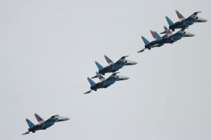 Рев моторов и искры в небе. "Русские витязи" показали грандиозное авиашоу над Обью