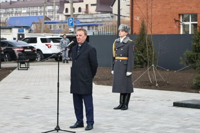 В Барнауле открыли первый в России памятник судебным приставам. Фото