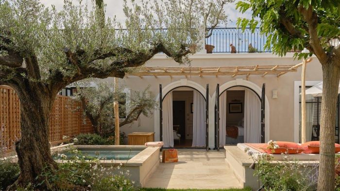 Белый мрамор и терраса с джакузи от 3000 евро в сутки: как выглядит отель, в котором снимут 4-й сезон «Белого лотоса»