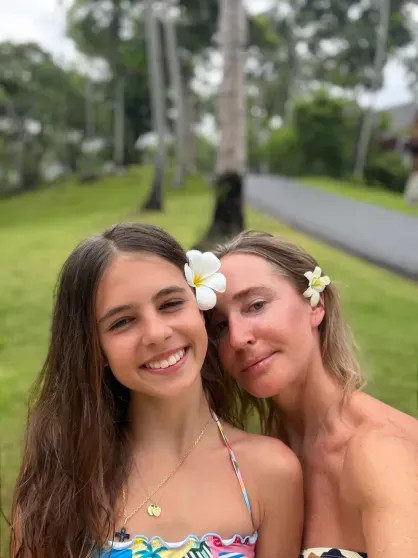 Круизы, бикини и выставки: где и как отдыхают Ксения Собчак, Кристина Романова с детьми, Виктория Лопырёва, Екатерина Климова и жена миллионера Инесса Шевчук