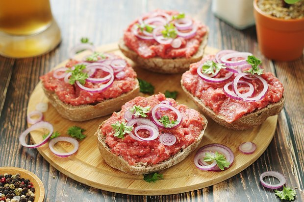 «Заваливают в сауну и в чем мать родила расползаются по полкам». Какие привычки немцев шокируют россиян?