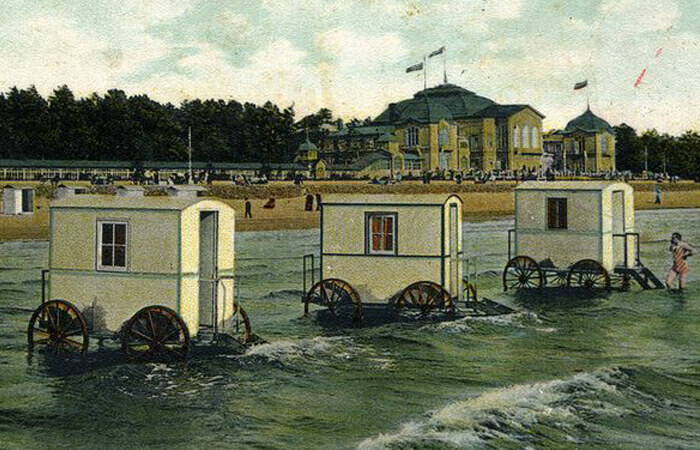 Почему купальные машины в прошлом считались обязательной частью пляжного отдыха 