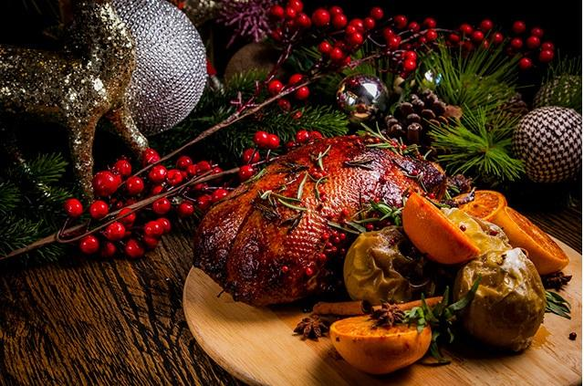 Что приготовить на Новый год: ленивая утка с яблоками и квашеной капустой, которая готовит себя сама