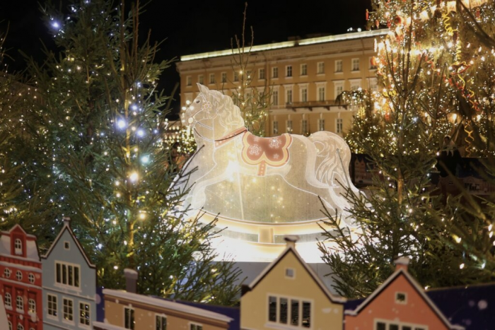 В Петербурге создали больше десятка мест для уникальных новогодних фото