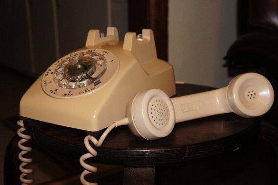 Почему, отвечая на звонок, мы говорим «алло»