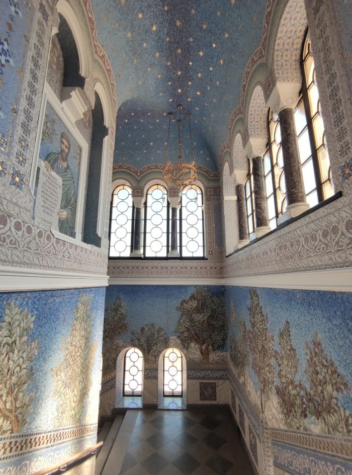 Вся итальянская делегация открыла рот: "Не могли русские такое сделать!" В Крыму из 100 миллионов кусочков построили 8-е чудо света.