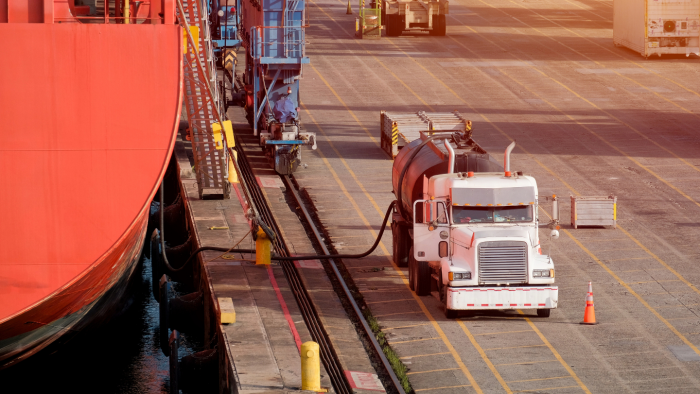 Почему нефть называют черным золотом: 7 интересных фактов